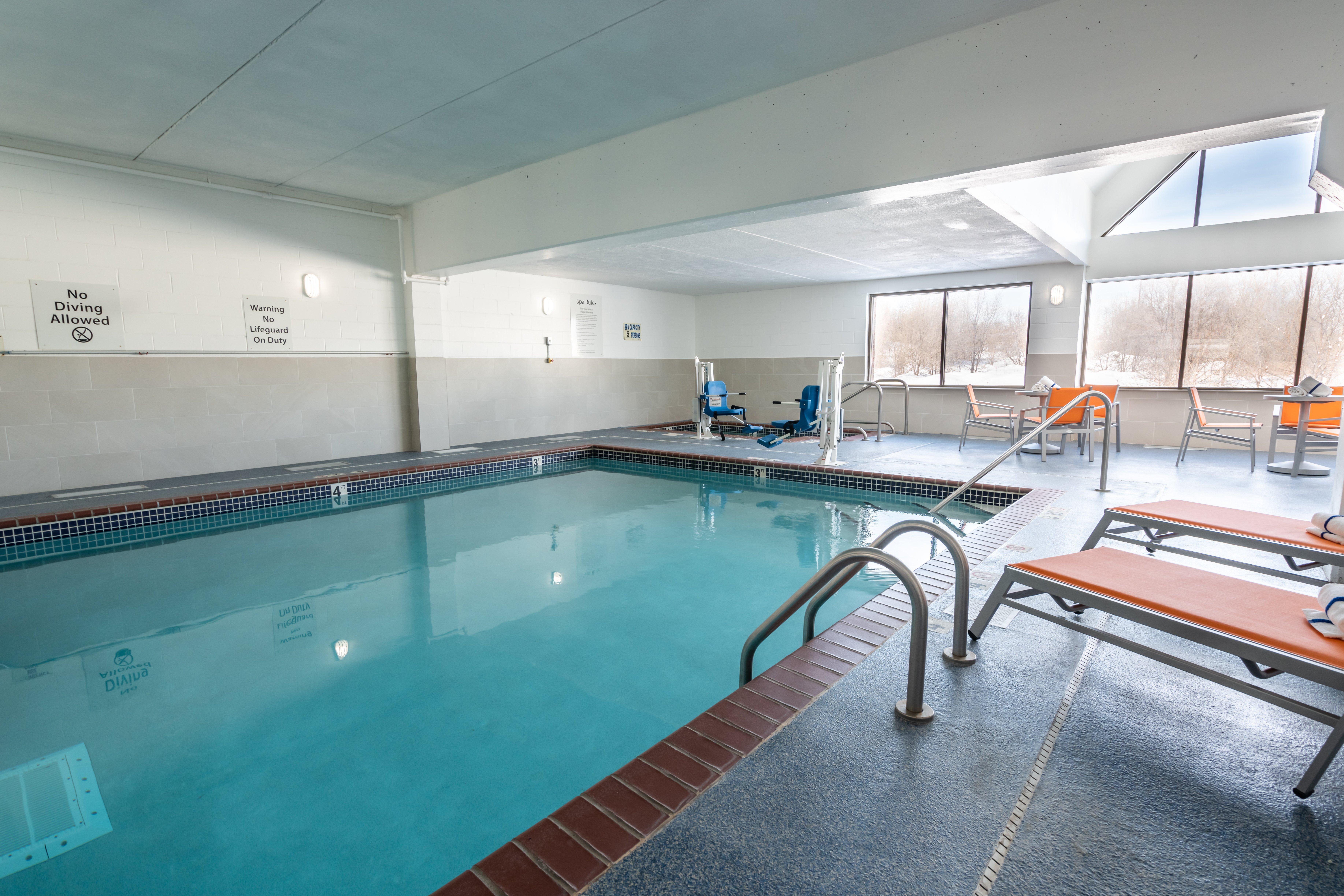 Holiday Inn Express Hotel & Suites Coon Rapids - Blaine Area By Ihg Exterior foto